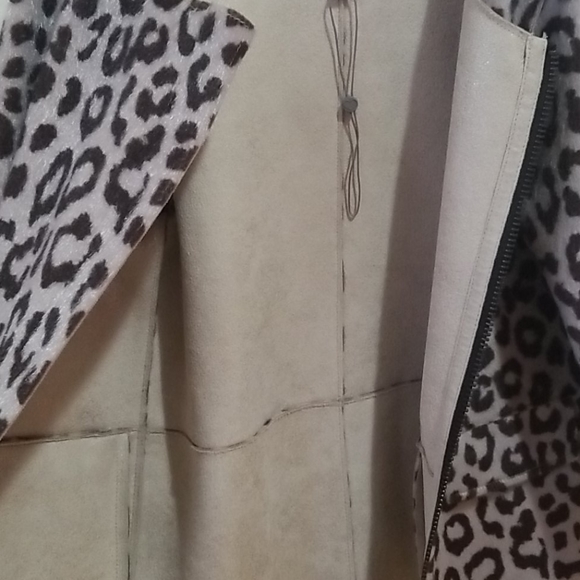 Child's Faux Animal Print Jacket - Picture 4 of 4